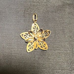 14k yellow 585 gold 3D filigree flower pendant